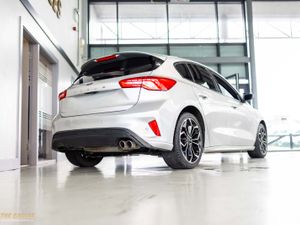 Ford Focus ST-LINE EDITION 5DR 1.5 TD 120 M6 - Image 4