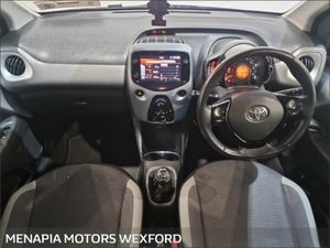 Toyota Aygo 1.0 VVT-i x-play Smartphone - Image 3