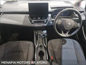 Toyota Corolla 1.8 Hybrid Luna Saloon - Image 3