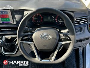 Maxus DELIVER 9 Single Wheel 14ft Luton / Box Body - Image 4