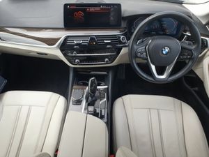BMW 5-Series 520d SE Saloon - Image 4