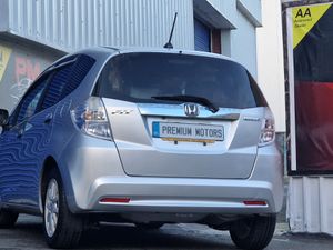 Honda fit Hybrid - Image 4