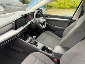 Volkswagen Golf LIFE 2.0 TDI 115HP MANUAL - Image 3