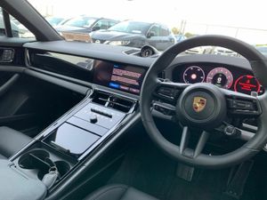 Porsche Panamera 4 3.0 V6 E-HYBRID 463HP AUTO - Image 4
