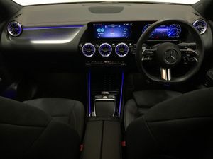 Mercedes-Benz EQA EQA350 4Matic AMG Line Executive - Image 4