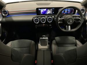 Mercedes-Benz CLA CLA180 D Shooting Brake AMG Line - Image 4