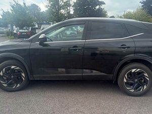 Nissan Qashqai 1.3i M/Hyb SV PREMIUM * LOW KM * - Image 4