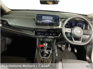 Nissan Qashqai 1.3 PET MILD HYBRID SV PREMIUM - Image 2