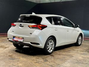 Toyota Auris 1.8L HYBRID AUTOMATIC - HALF BLACK LE - Image 4