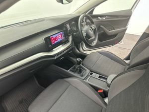 Skoda Octavia AMB 2.0TDI *FREE HAMPER* €95 P/W - Image 4