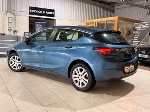 Opel Astra 2017 1.4 petrol - Image 4