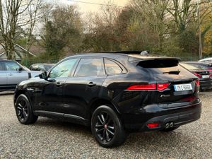 Jaguar F-Pace 2.0D Automatic - Image 4