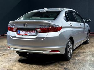 Honda Grace HYBRID AUTOMATIC 1.5L - Image 3