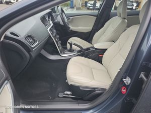 Volvo V40 D2 MOMENTUM ED 5DR - Image 4
