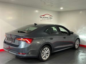Skoda Octavia AMBITION 2.0 TDI 115HP 5DR - Image 4