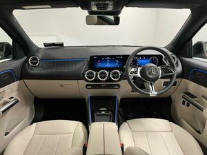 Mercedes-Benz GLA 250e Progressive - Reversing Cam - Image 4