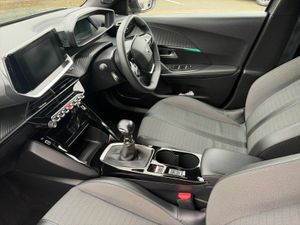 Peugeot 2008 ALLURE 1.2 100HP MANUAL - Image 3