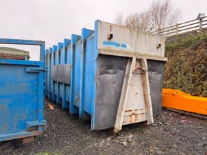 HOOK LOADER SKIP COMPACTOR BIN.... # 742 P - Image 4