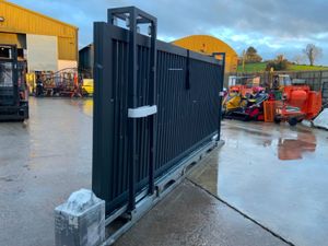 SLIDING GATE. - Image 2