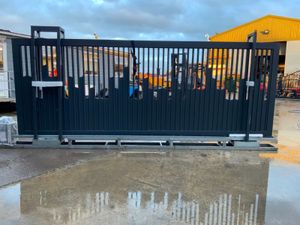 SLIDING GATE. - Image 2