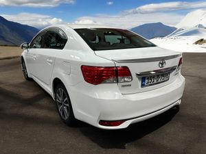 2015 Toyota Avensis D-4D 125 (2.0) Luna Saloon - Image 2