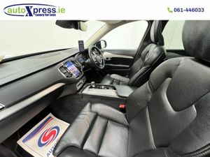 Volvo XC90 RECHARGE Panoramic Roof - Image 4