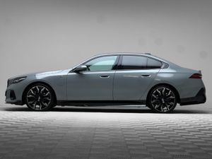 BMW 5-Series 530E M SPORT *PAN ROOF* - Image 4