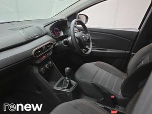 Dacia Sandero Stepway TCe 90 STEPWAY Essential - Image 3