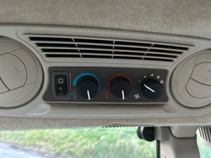 2018 John Deere 5075E - Image 3