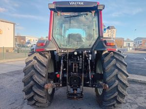 Valtra A92 c/w loader - Image 4