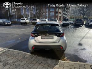 Toyota Yaris Hybrid 115 Luna - Image 4