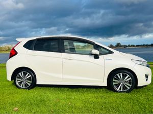 Honda Fit 2014 FIT IN PEARL WHITE ONLY 90 K ON THE - Image 4