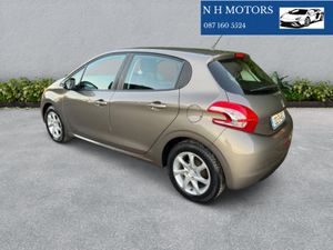 Peugeot 208 ACTIVE 1.4 Hdi 1 OWNER LOW MILEAGE - Image 3