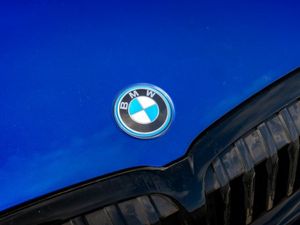 BMW 3-Series 330E M SPORT - Image 4