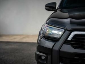 Toyota Hilux INVINCIBLE X 4WD - Image 3