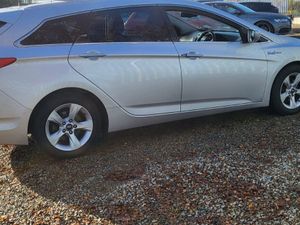 Hyundai i40 2012 6 speed diesel - Image 3