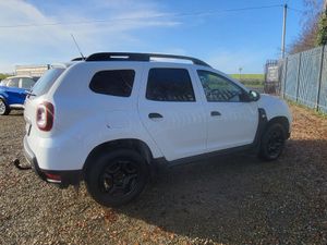 Dacia Duster 2019 like new - Image 4
