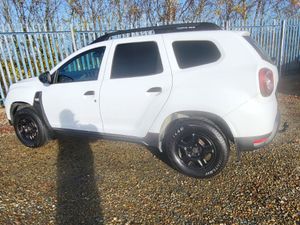 Dacia Duster 2019 like new - Image 2