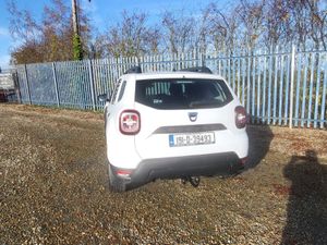 Dacia Duster 2019 like new - Image 3