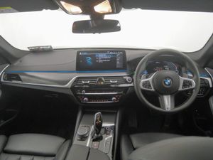 BMW 5 Series 530e M Sport Saloon - Image 4