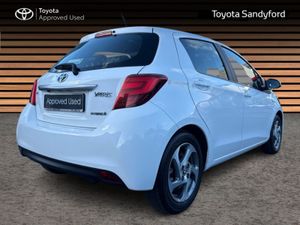 Toyota Yaris HYBRID LUXURY // REAR CAMERA // BLUET - Image 2