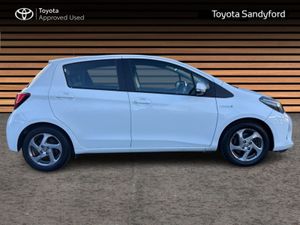 Toyota Yaris HYBRID LUXURY // REAR CAMERA // BLUET - Image 3