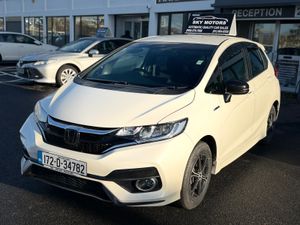 2017 Honda JAZZ/FIT 1.5 Hybrid automatic,Sports - Image 3