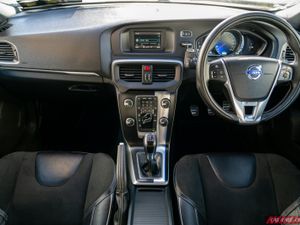 🔥 2016 Volvo V40 2.0 Diesel 🔥 R Design - Image 4