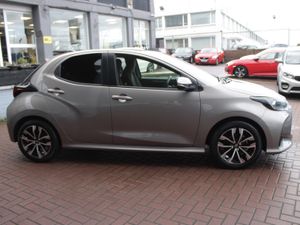 YARIS SELF CHARGING HYBRID SOL 5DR HATCHBACK AUTO - Image 3