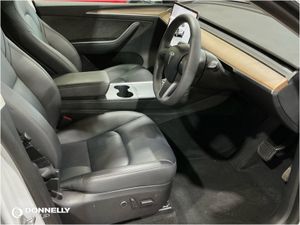 Tesla Model Y Hatchback - Image 4