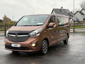 Opel Vivaro 2015 crew cab only 156 km - Image 3