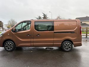 Opel Vivaro 2015 crew cab only 156 km - Image 4