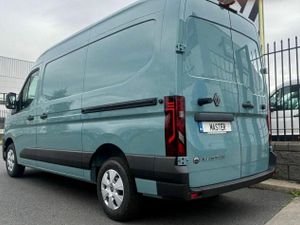 Renault Master MWB MM33 130 Start L2H2 - Image 2