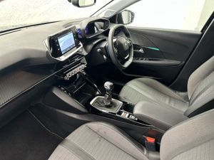Peugeot 208 1.2 Allure  free Hamper   65 P/W - Image 4